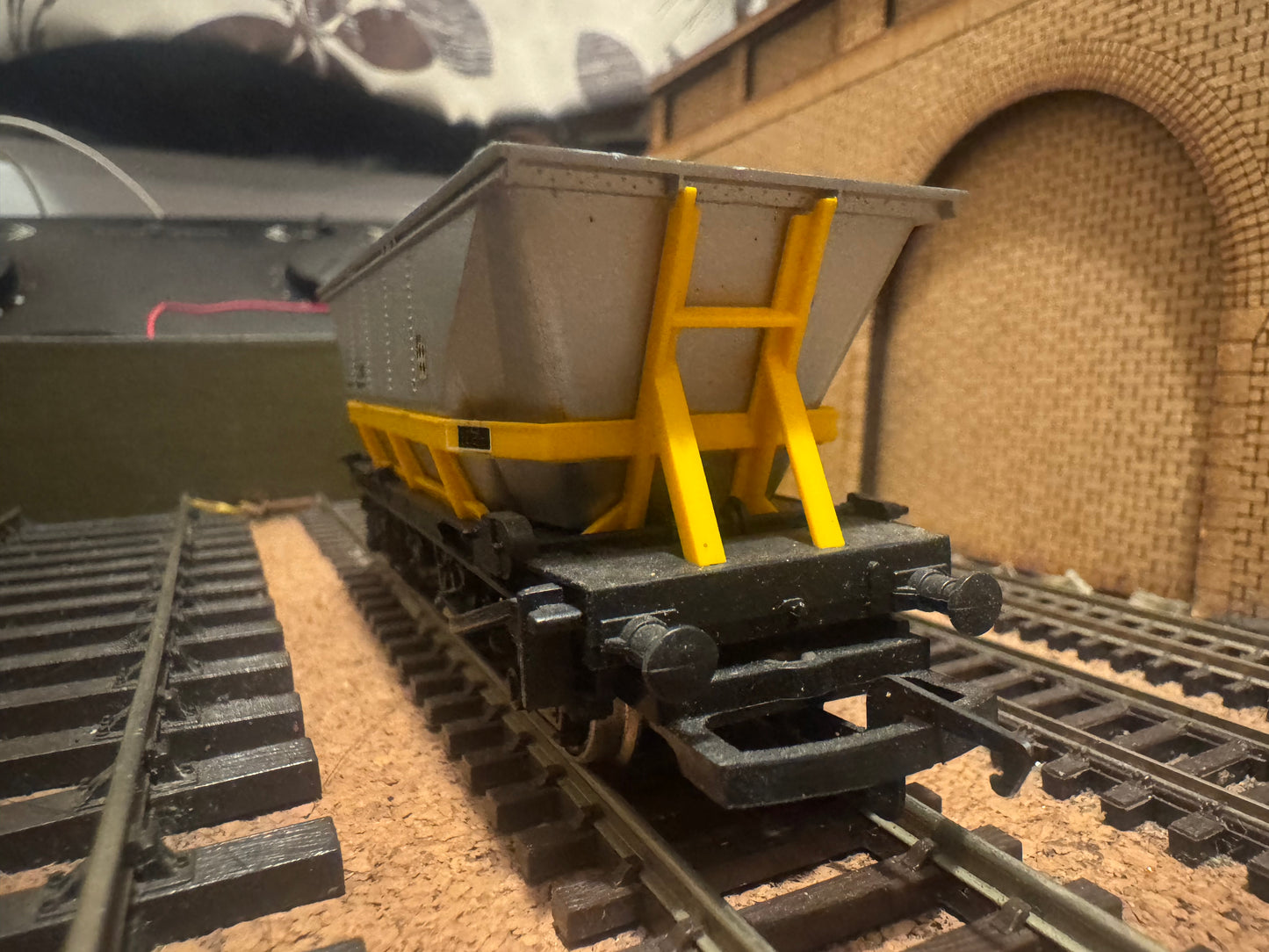 Hornby R.033 (OO) British Rail, Merry-Go-Round HHA Hopper Wagon No.350897 in BR Railfreight Coal Sector livery with real coal load. 