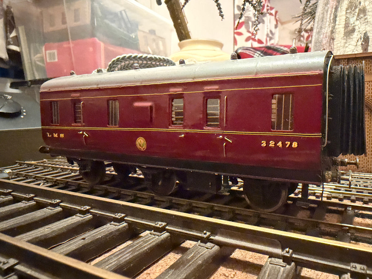 Westdale / Scratch Built (O Gauge) London Midland & Scottish Railway, ‘Stainer’ Stove R / Six Wheeled Baggage Gangwayed Brake No.32478 in LMS Lined Crimson 