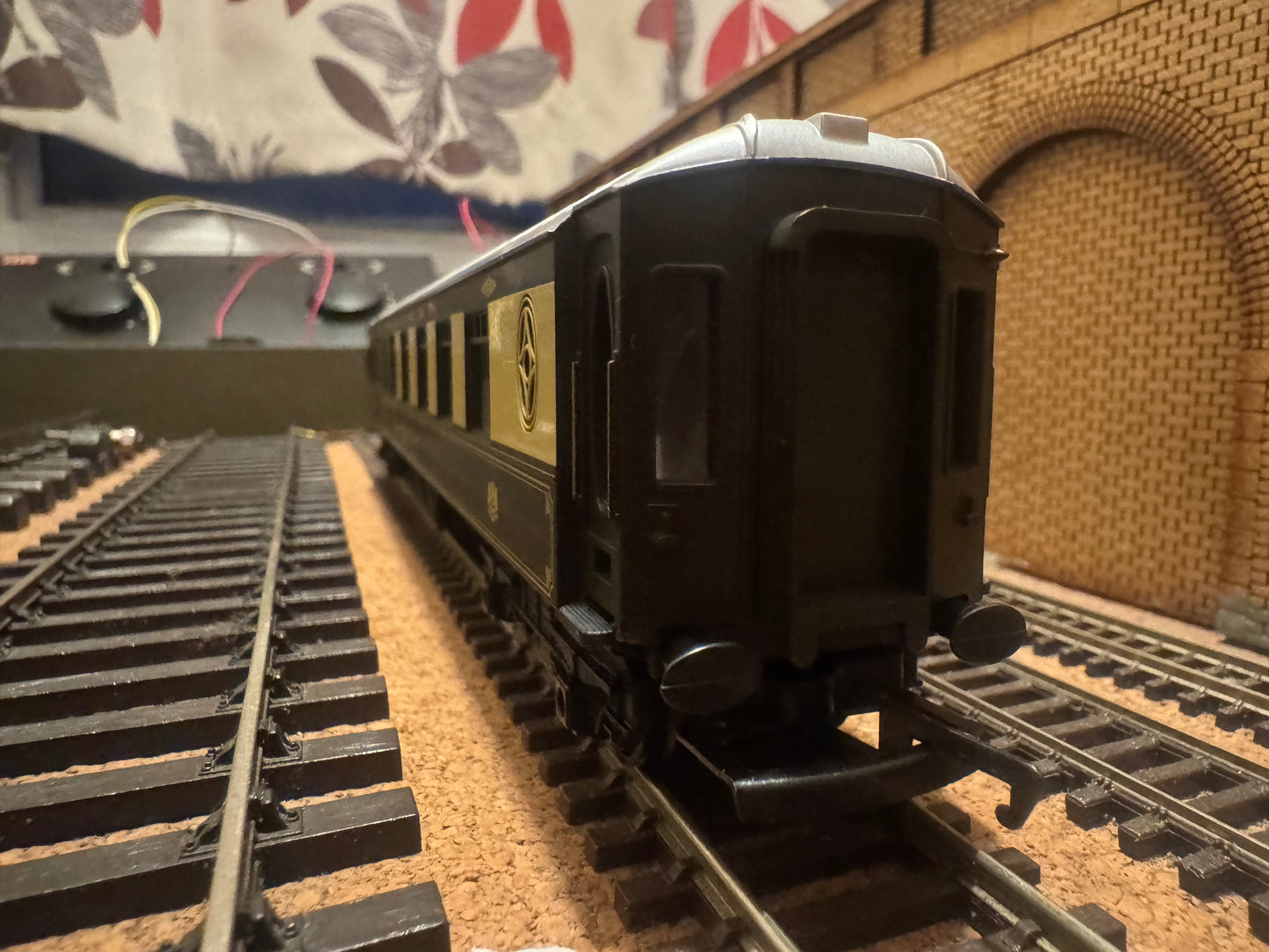 Hornby Railroad R4313 (OO) Pullman Class K Third Class Parlour Brake. 