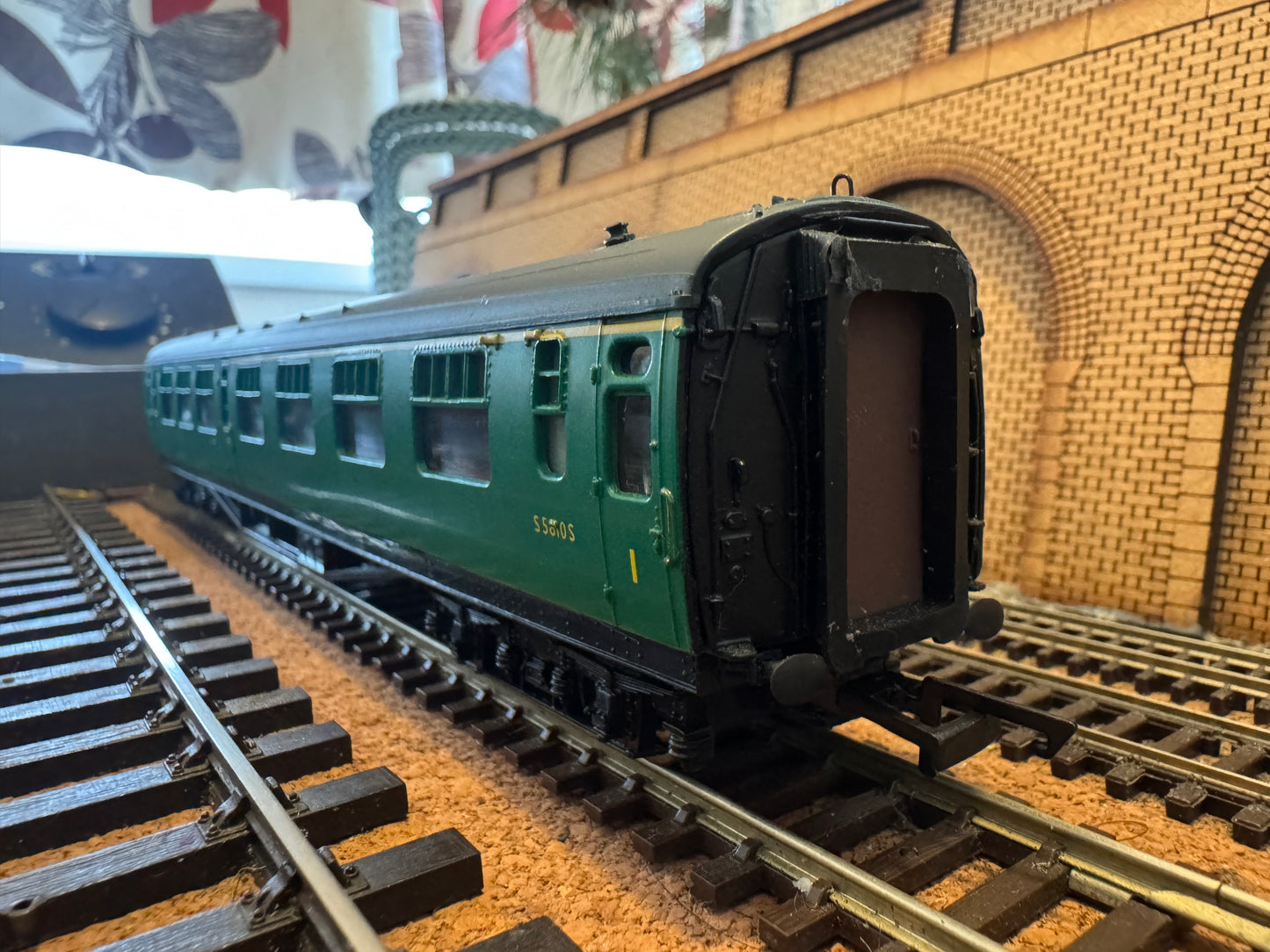 Bachmann 34-558B (OO) Ex SR, ‘Bulleid’ 63ft Corridor Composite No.S5810S in British Railways Southern Region Green 