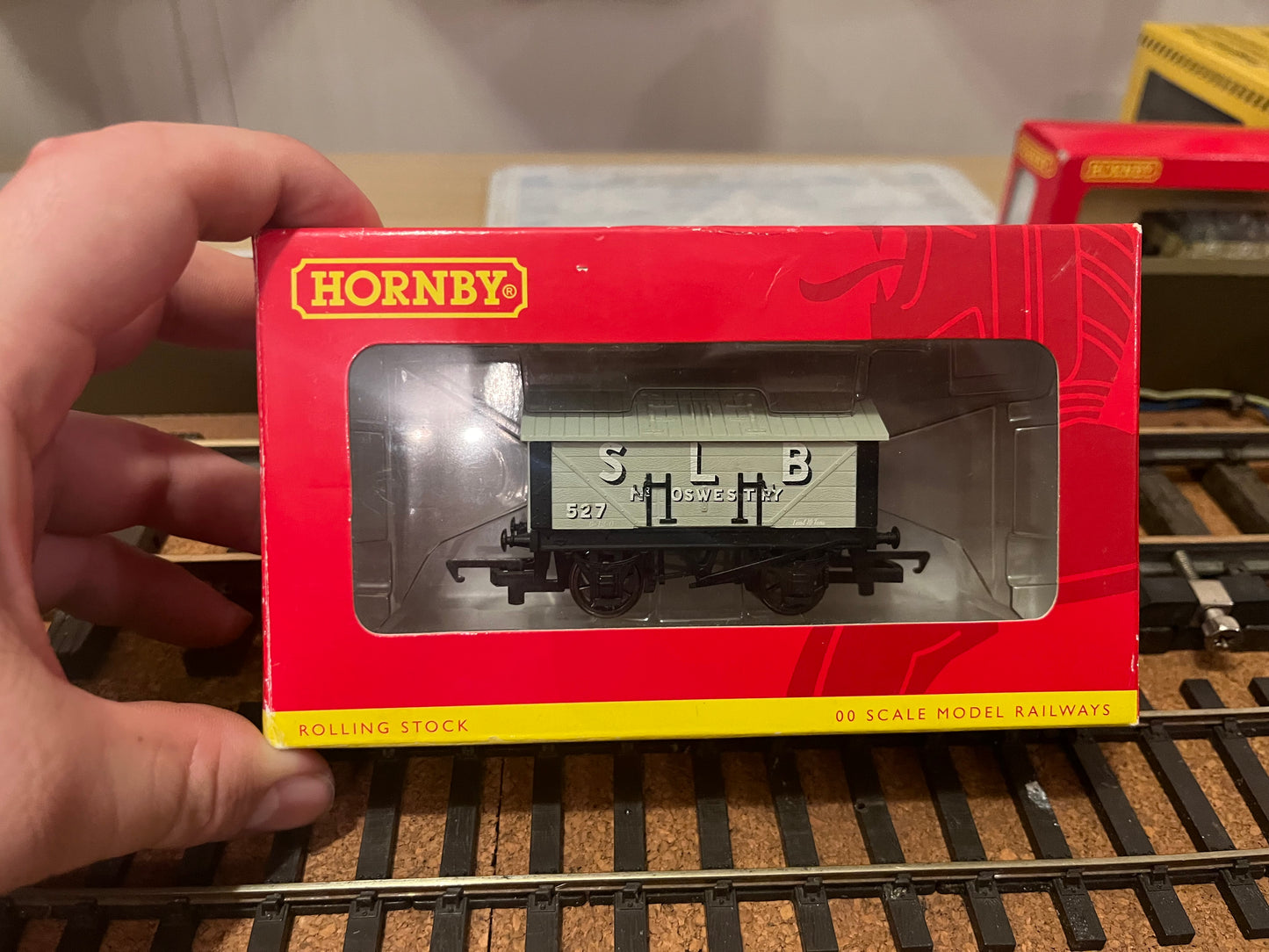 Hornby (OO) S L B livery, Lime wagon No.527.