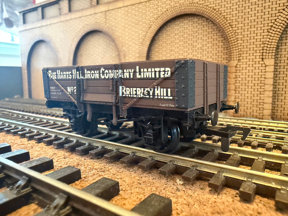 Airfix 54377-4 (OO) Harts Hill Iron Company Limited, Five Plank Wagon No.2