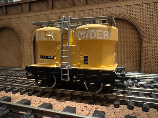 Hornby R.095 (OO) British Railways 20T Twin Silo ‘Prestwin’ Wagon No.B873740 in Bulk Powder Livery 