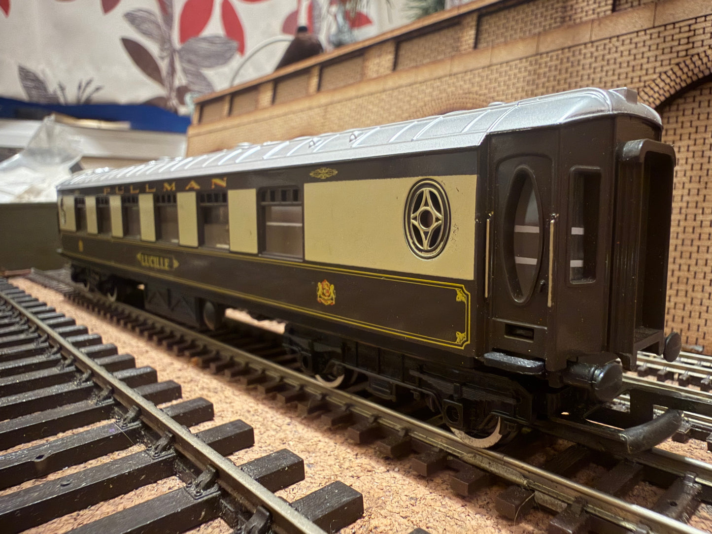 Hornby R.233 (OO) Pullman Type K First Class Parlour “Lucille” in Pullman Car Company Livery 