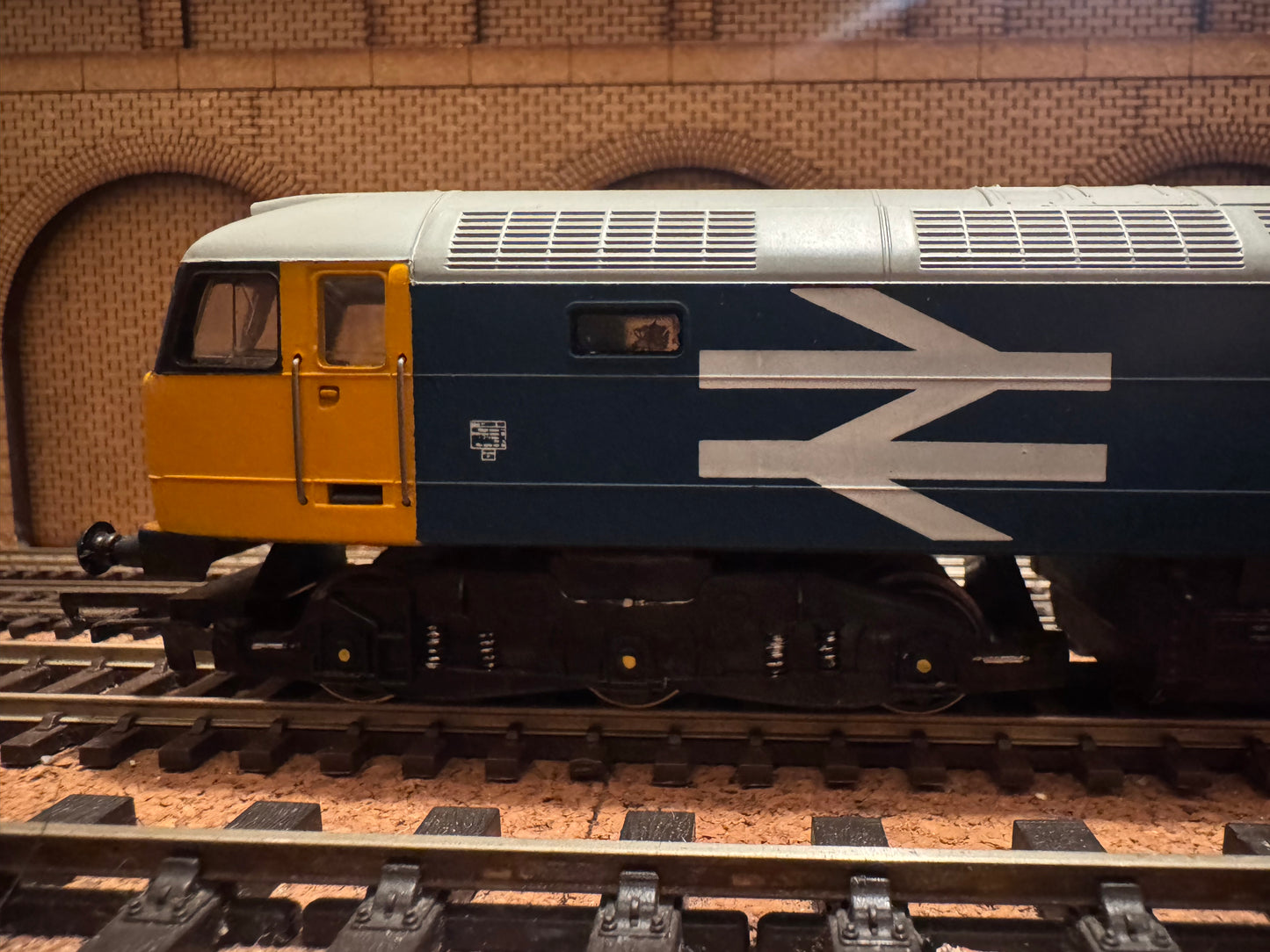 Hornby R307A (OO) British Railways Class 47 No.47170 “County of Norfolk” in BR Large Logo Blue 