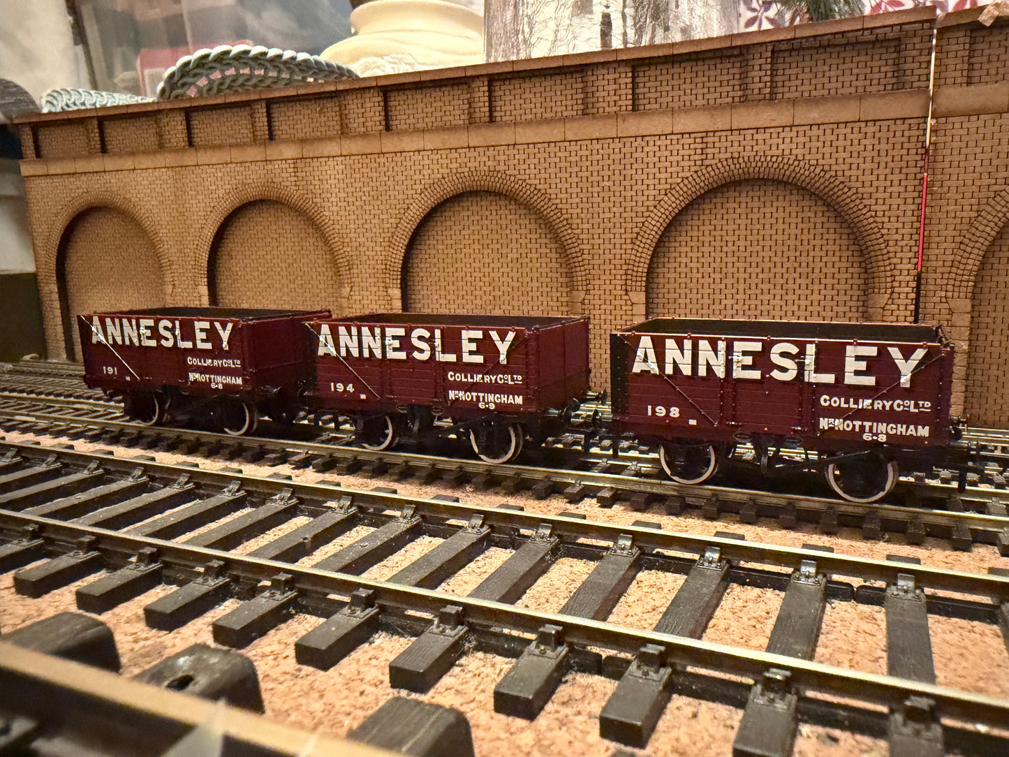 Bachmann 37-081X (OO) Annesley Colliery Company, Seven Plank Coal Wagon Triple Pack. Limited edition 