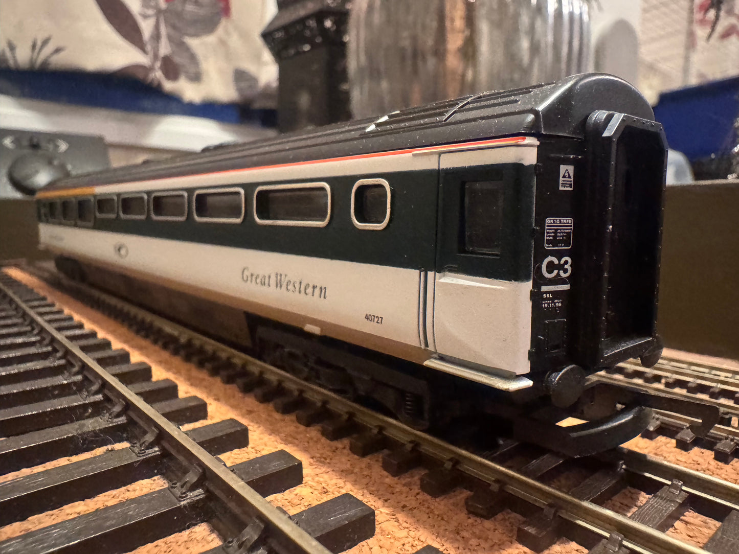 Lima (OO) Ex British Rail MK3s in Great Western ‘Merlin’ livery. Full Coaching Rake Bundle 