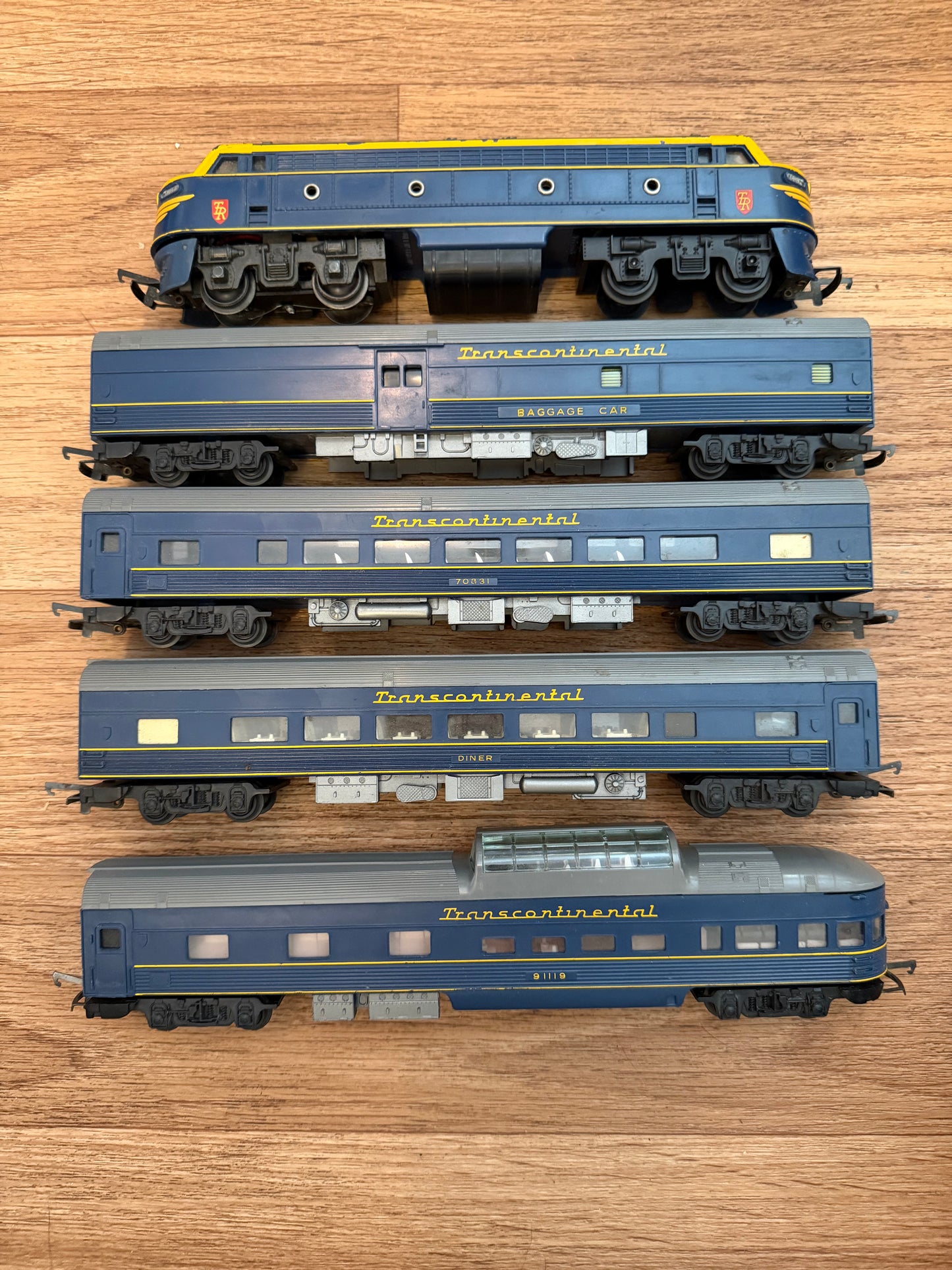 Tri-ang R250 (OO) Transcontinental Train Pack 