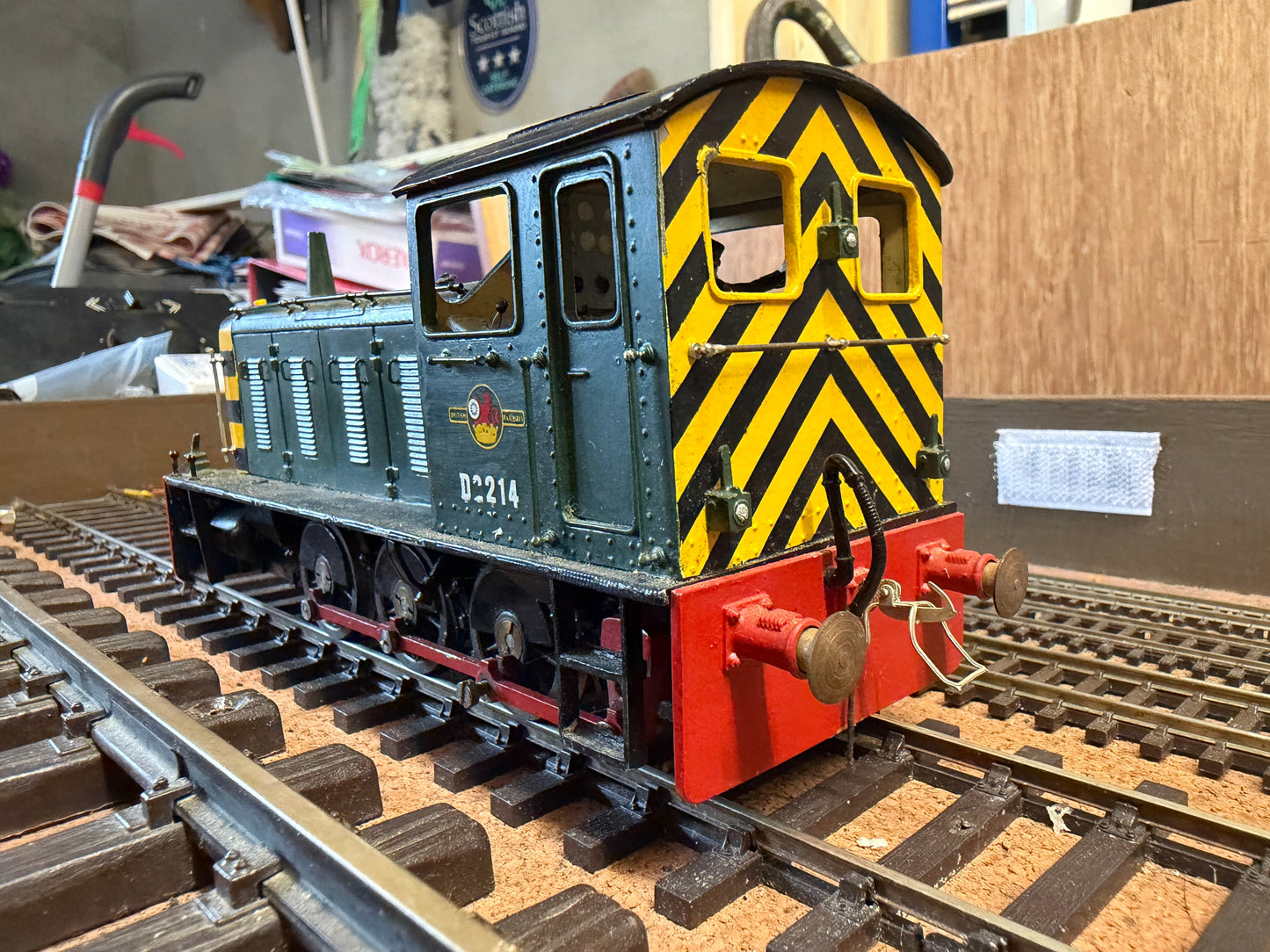Vulcan Model Engineering VLK1 (O) British Railways, Drewry 204HP Diesel Mechanical [Class 04] D2214 in British Railways Green and Wasp Stripe. 
