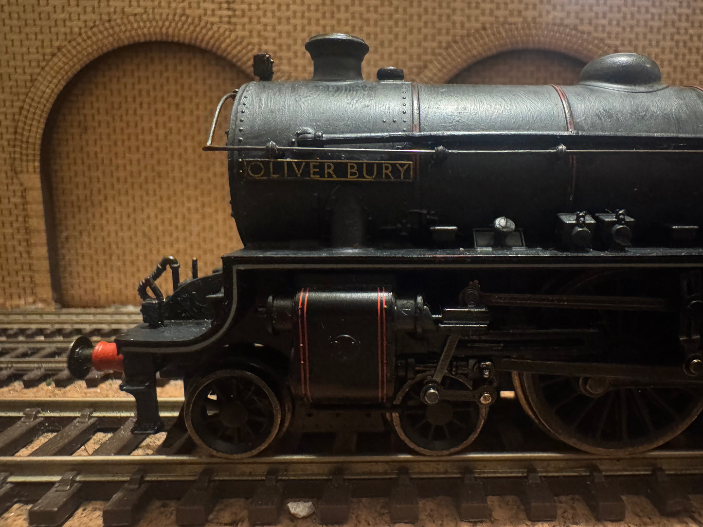 Bachmann 31-710 (OO) Ex LNER ‘Thompson’ B1 No.61251 “Oliver Bury” in Weathered British Railways Black. (Shed Code 34D, Hitchin Depot) 