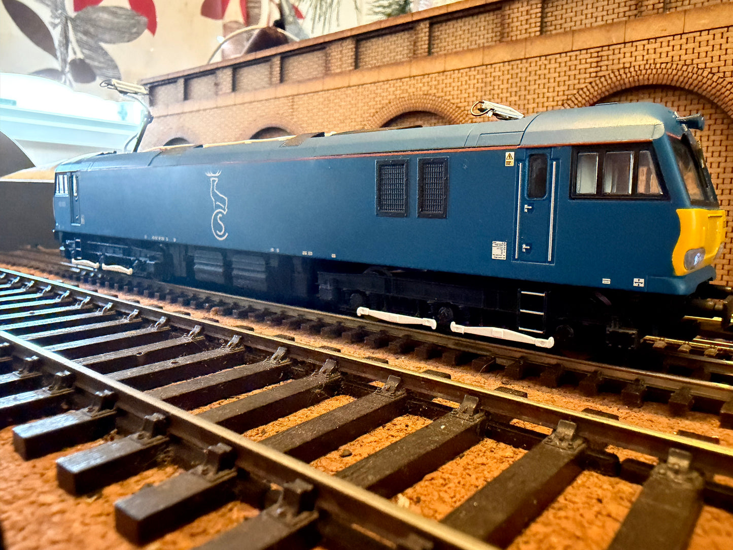 Hornby R3740 (OO) Ex BR Class 92 No.92023 in Caledonian Sleeper Livery. DCC Ready 