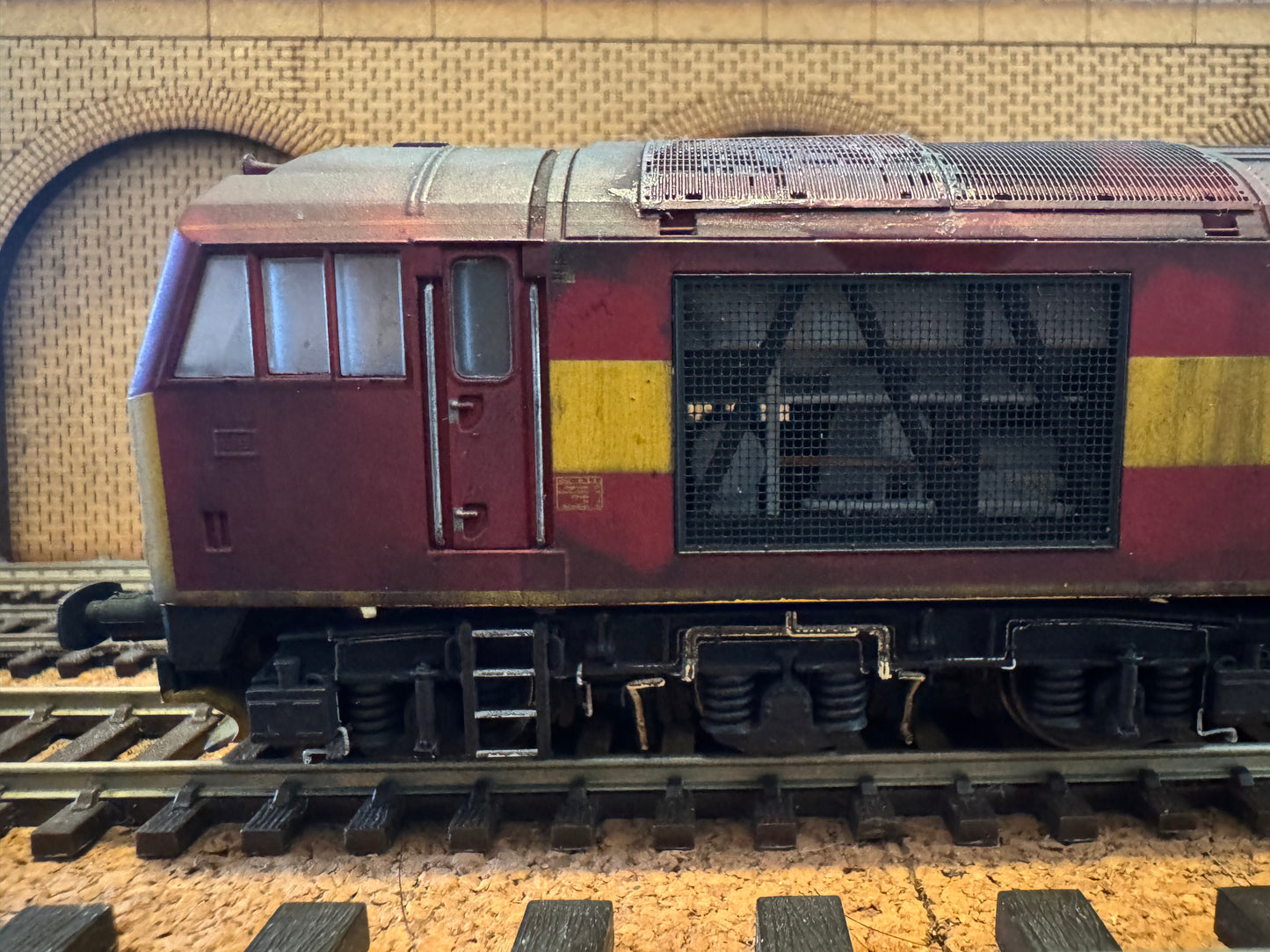 Accurascale ACC2897 (OO) Ex BR Class 60, No.60065 “Spirit of Jaguar” in Heavily weathered EWS livery. DCC Sound Fitted 