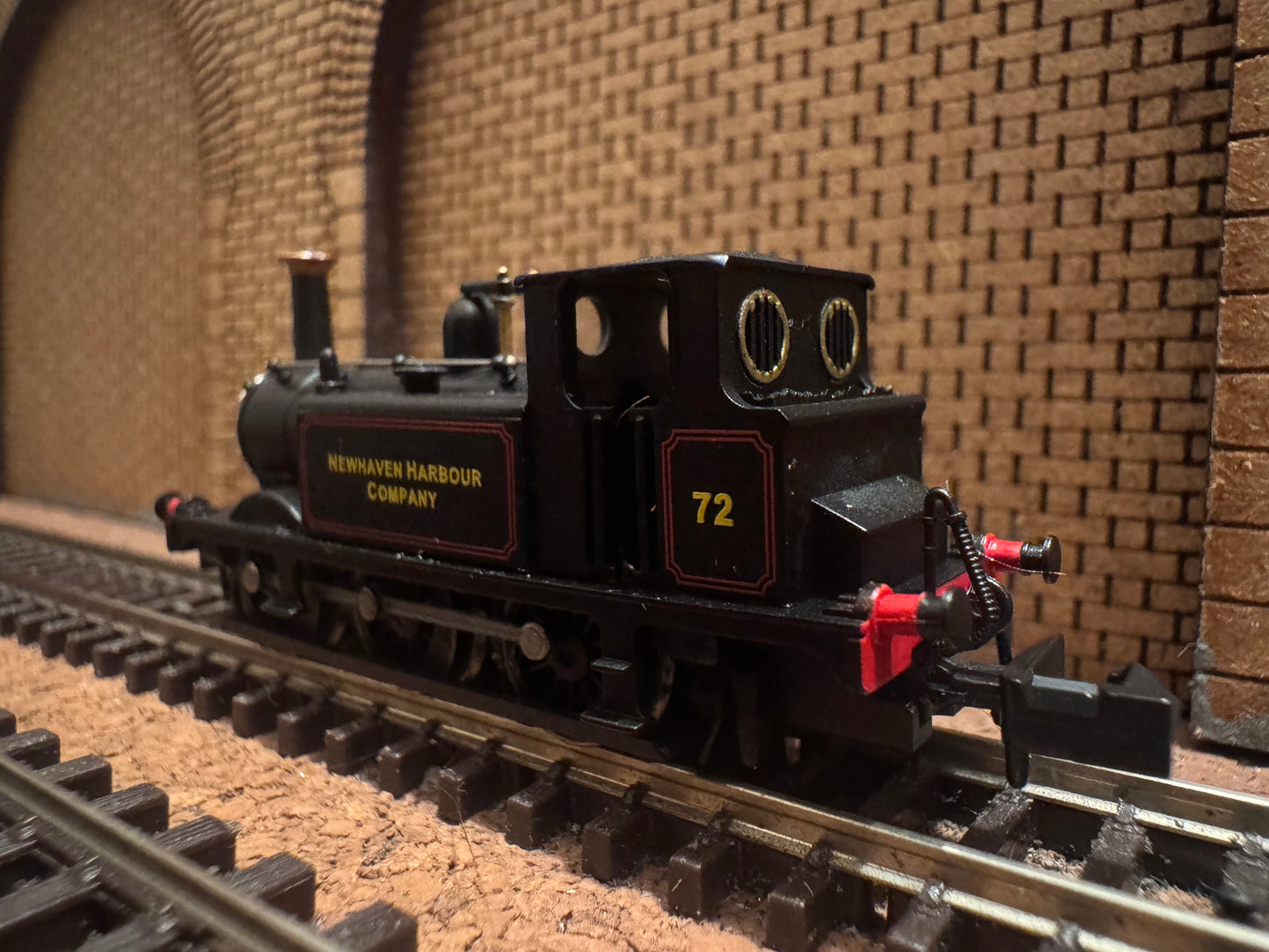 Dapol 2S-012-016 (N Gauge) Ex LBSCR A1X ‘Terrier’ No.72 [Fenchurch] in Newhaven Harbour Company Lined Black 