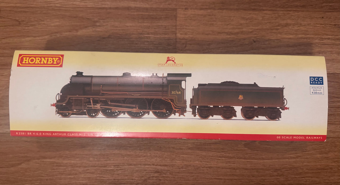 Hornby R2581 (OO) Ex SR, N15 ‘King Arthur’ No.30764 “Sir Gawain” in Weathered British Railways Lined Passenger Green. DCC Ready. (Shed Code 73A, Stewart’s Lane Depot). 