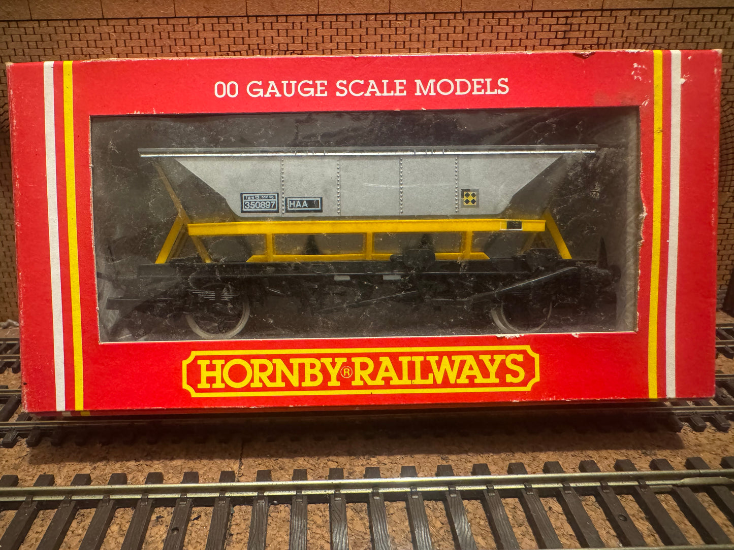 Hornby R.033 (OO) British Rail, Merry-Go-Round HHA Hopper Wagon No.350897 in BR Railfreight Coal Sector livery with real coal load. 