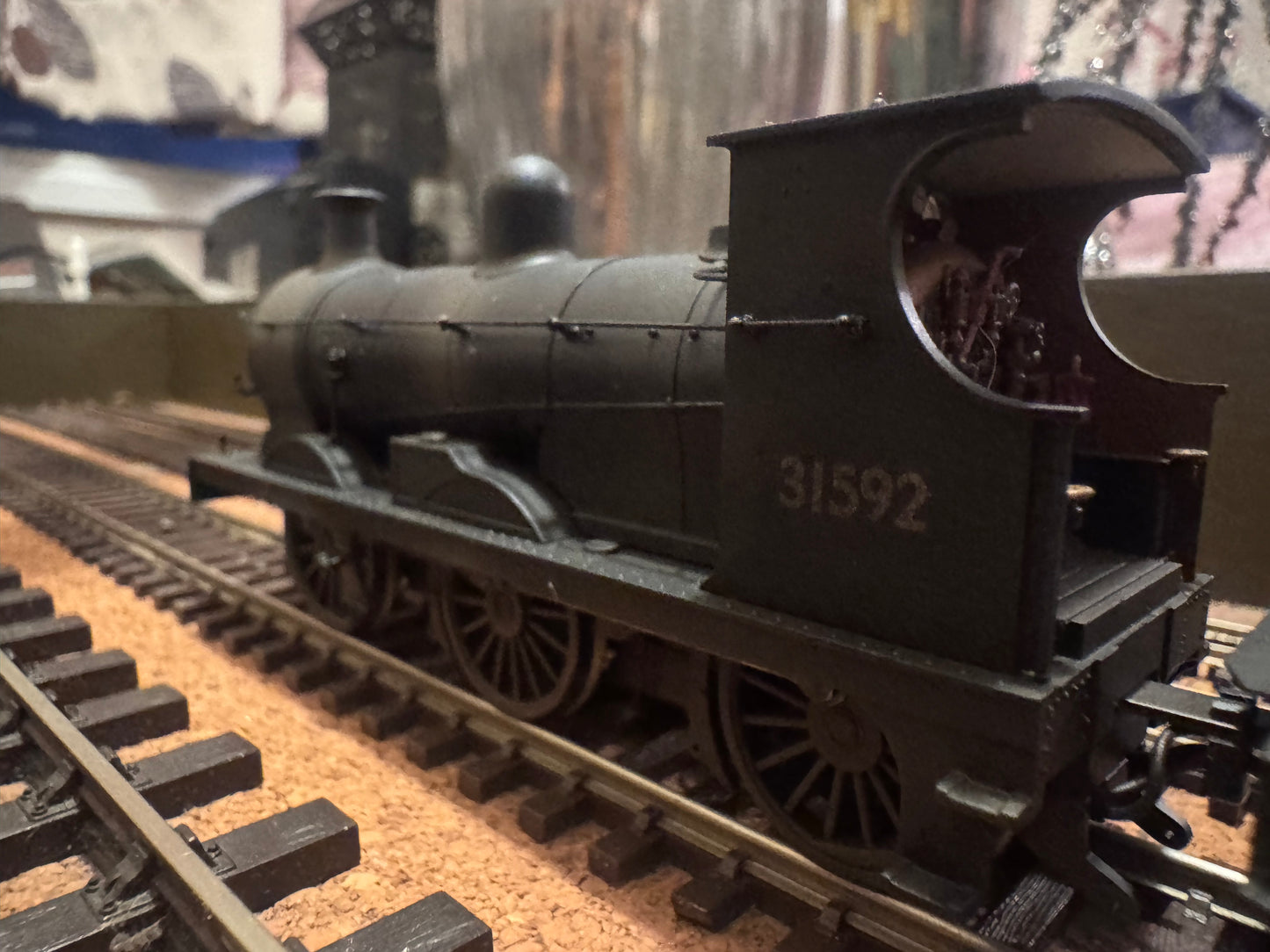 Bachmann 31-461 (OO) Ex SECR / SR C Class No.31592 in Heavily Weathered British Railways Unlined Black. DDC Ready 