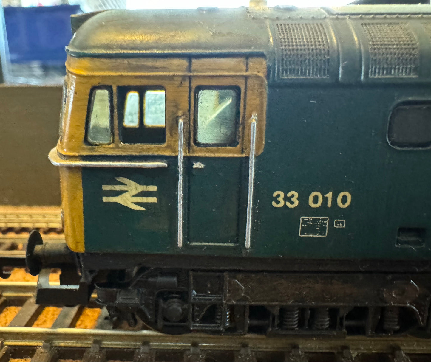 Lima (OO) British Railways, Class 33, No.33010 in Weathered BR Blue.