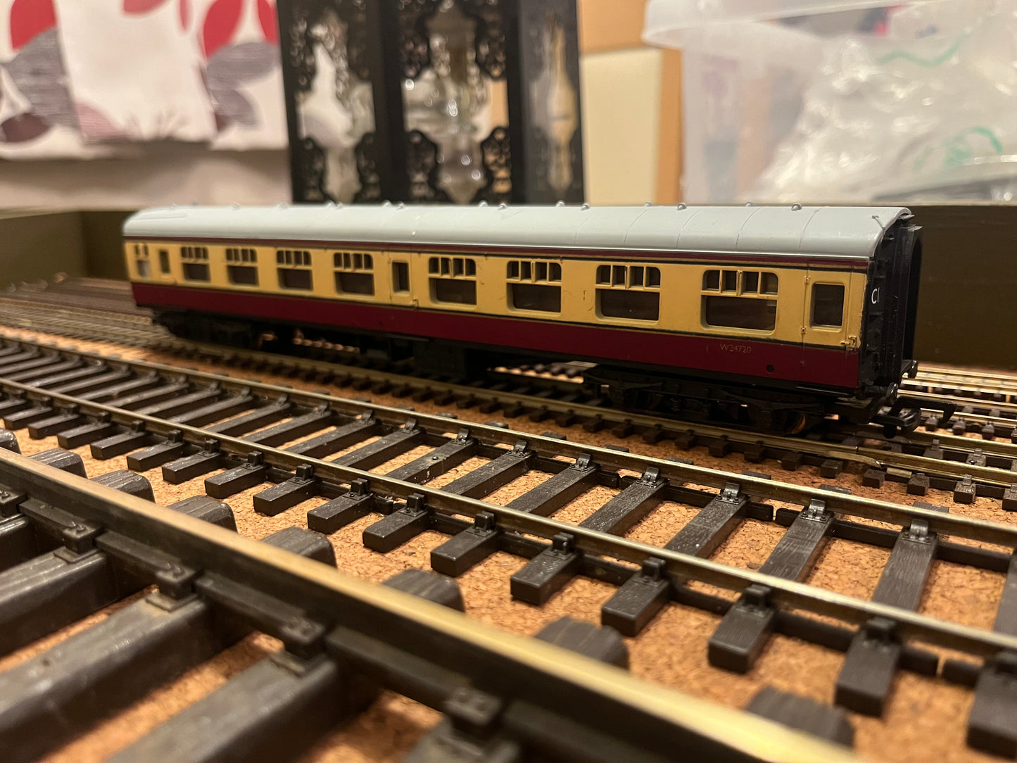 Mainline (OO) British Railway MK1 CK, No.W24720 in BR ‘Blood & Custard’.