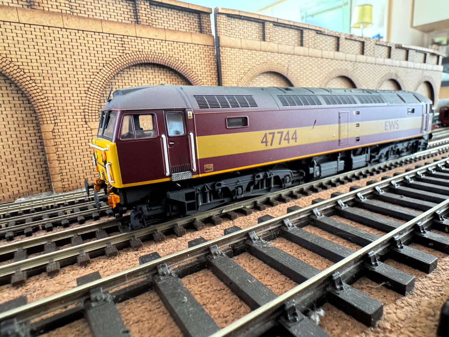 Heljan 4650 (OO) Ex British Railways Class 47/7b No.47744 in lightly weathered English Welsh and Scottish Livery. DCC Fitted 