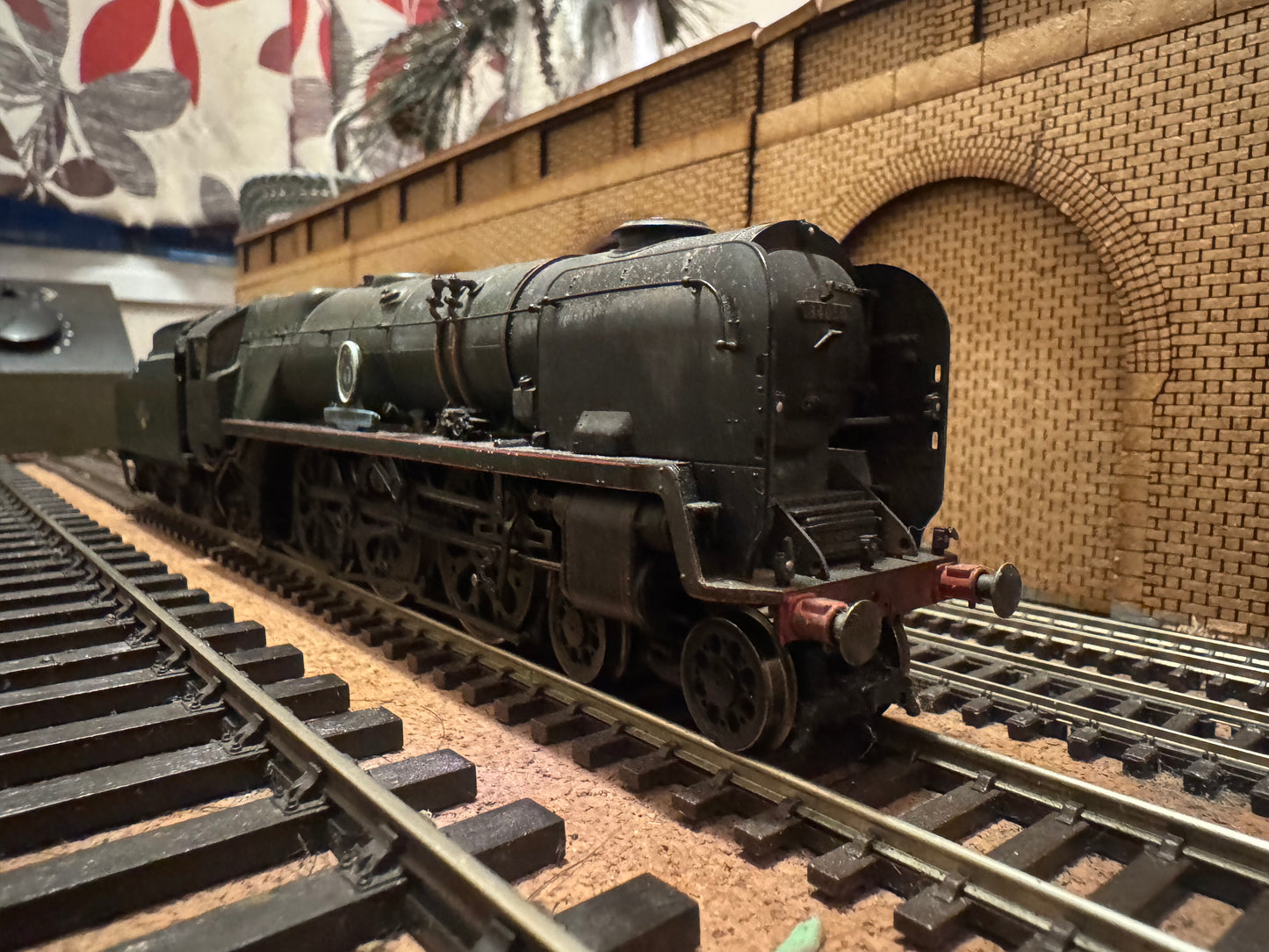 Hornby R3618 (OO) Ex SR, Rebuilt Battle of Britain No.34050 “Royal Observer Corps” in heavily weathered British Railways Green. (Shed Code 70A, Nine Elms) DCC Ready 