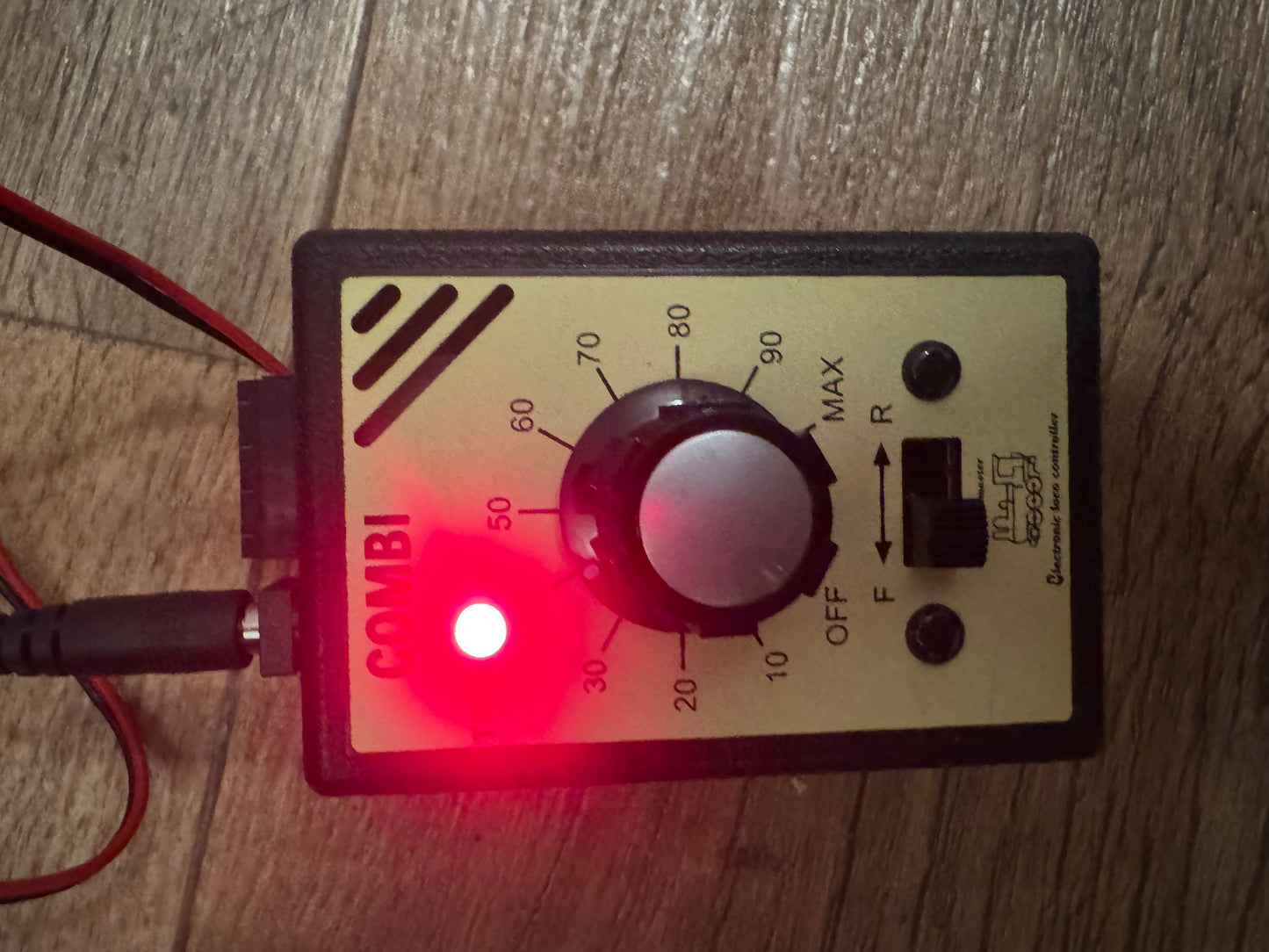 Gaugemaster GMC-Combi (Z to O Gauge) Combi Single Track Controller with Plug in Transformer. 