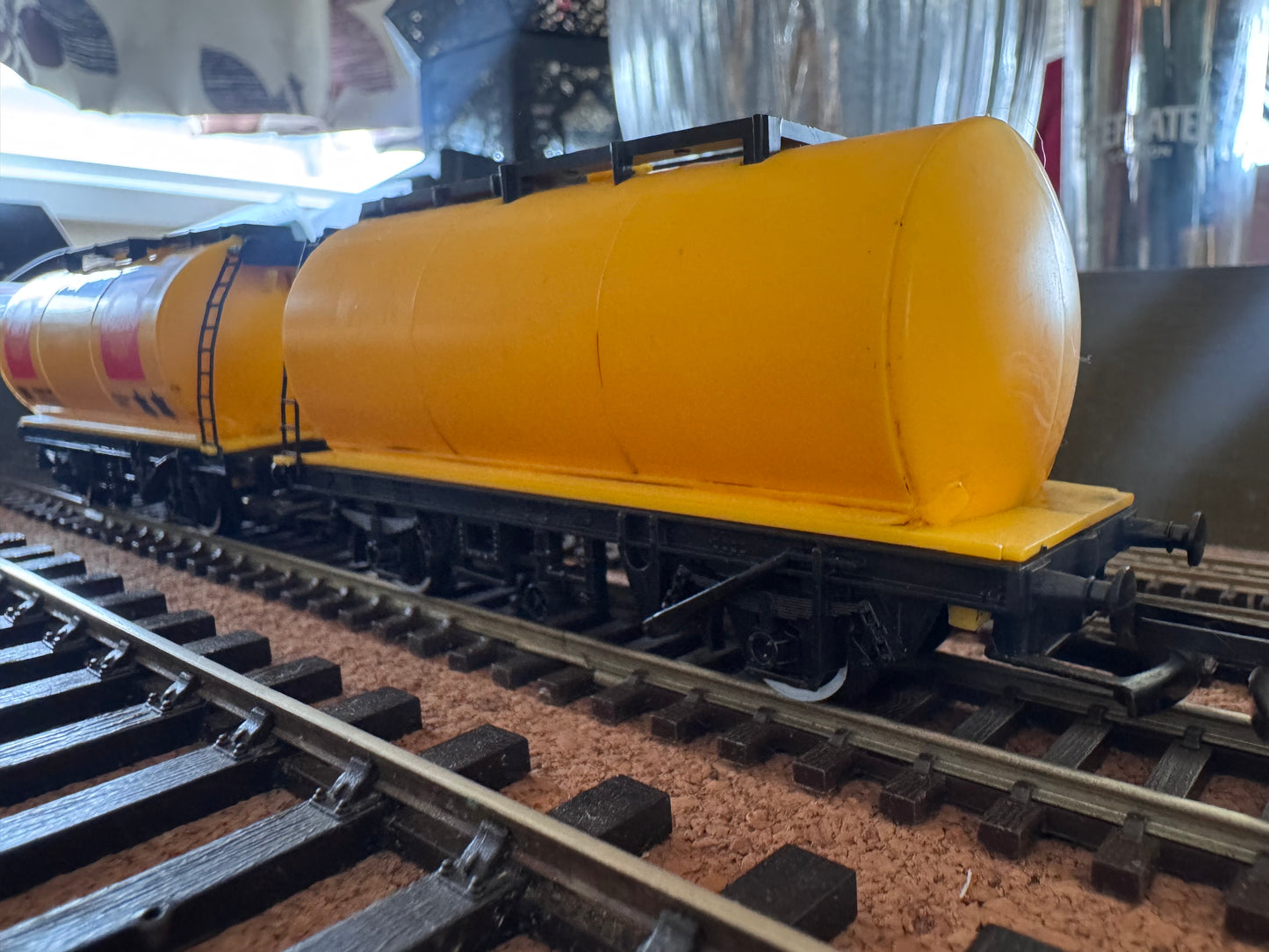 Hornby R132 (OO) Shell TTA Tank Bundle 