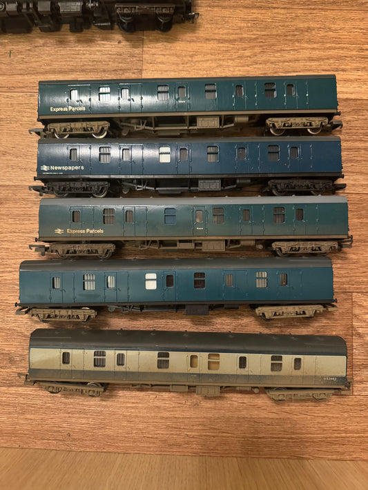 Locomattive Models (OO) Lima, British Railways MK1 BG bundle.