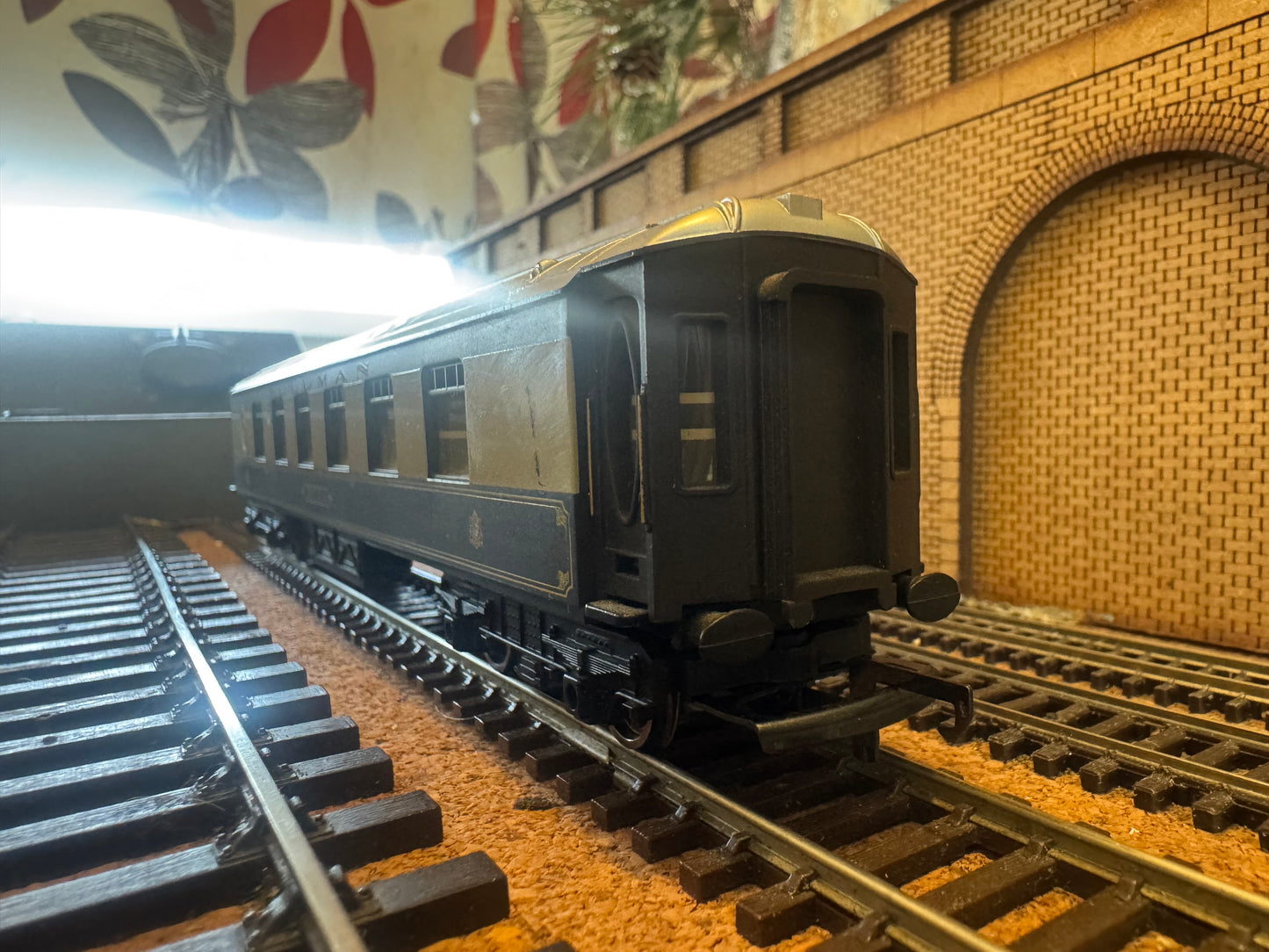 Hornby R1097 (OO) Pullman Car Company Type K, First Class Parlour Car “Sheila” in PCC Livery 