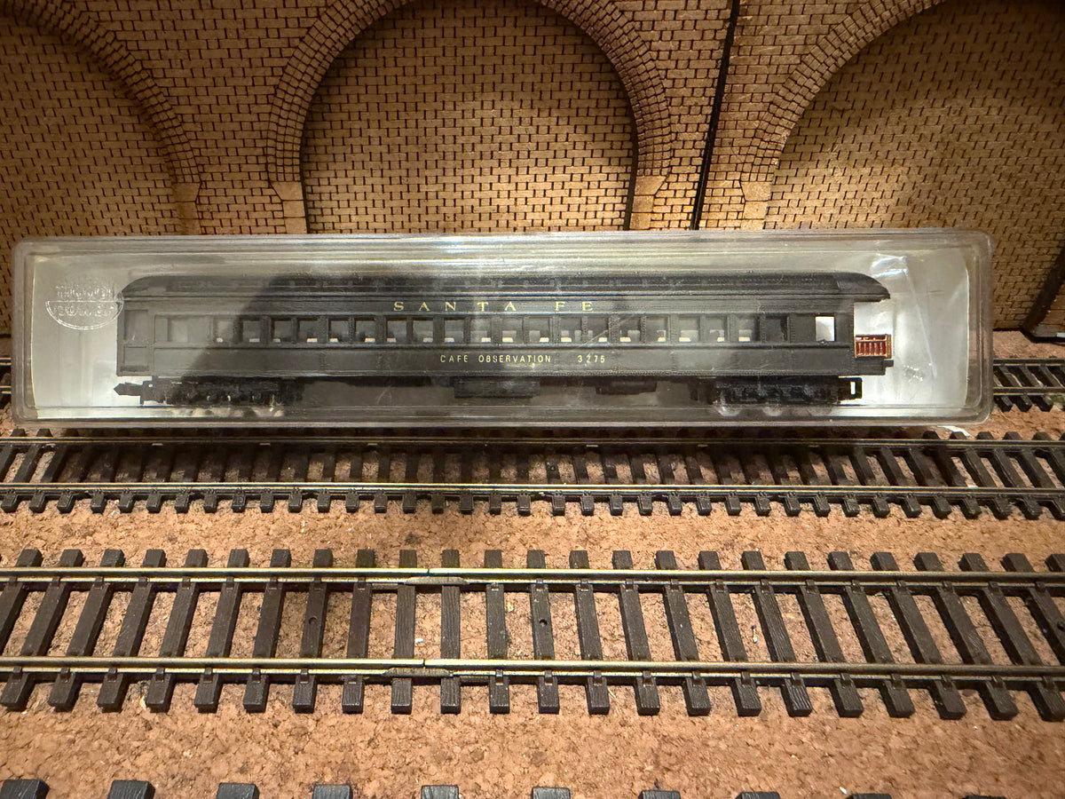 Model Power No.8630 (N Scale) Santa Fe, Cafe Observation Car with Rear Veranda No.3275. 