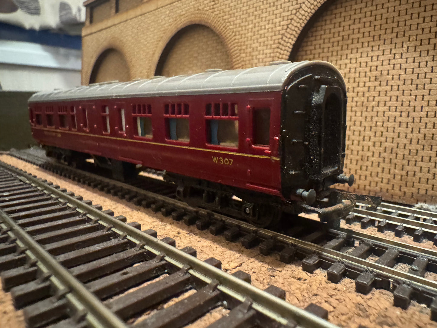 Tri-ang T-86 (TT) British Railways MK1 Restaurant Car No.W307 in BR Maroon 