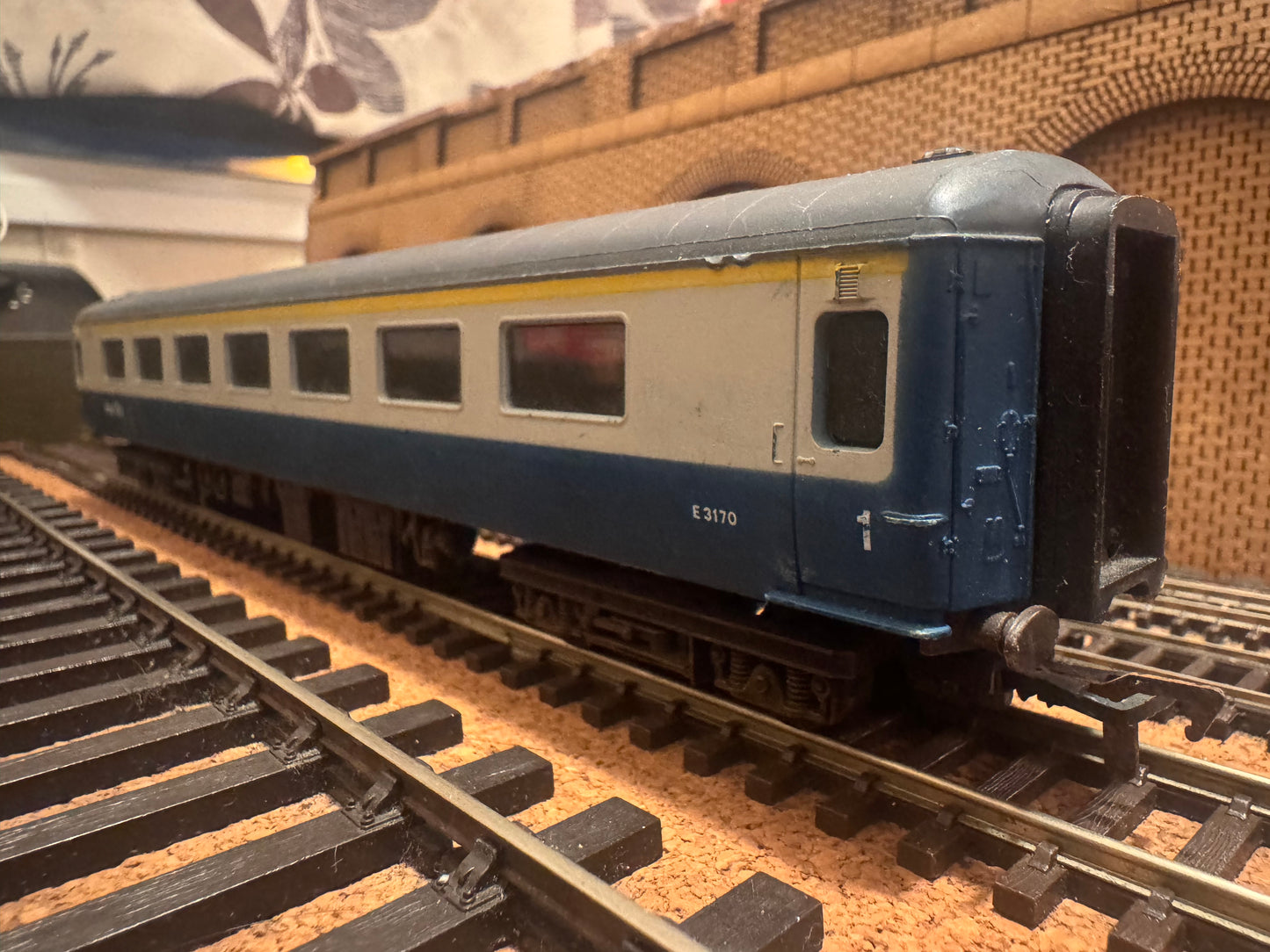 Airfix 54201 (OO) British Rail MK2D First Open No.E3170 in British Rail Blue Grey 