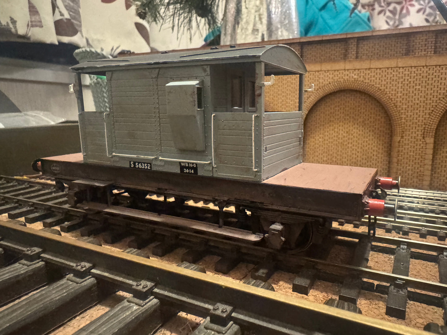 Dapol 7F-100-102 (O) EX SR 25T ‘Pill Box’ Brake Van No.S56352 in Weathered and British Railway Grey 