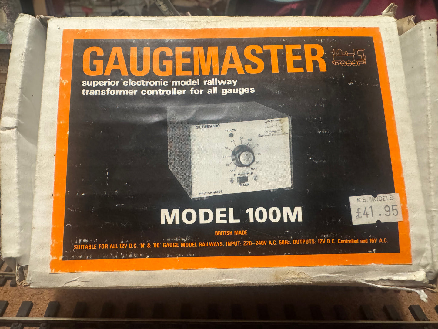Gaugemaster 100M (N to O) Series 100M 12V DC Controller and Transformer. 