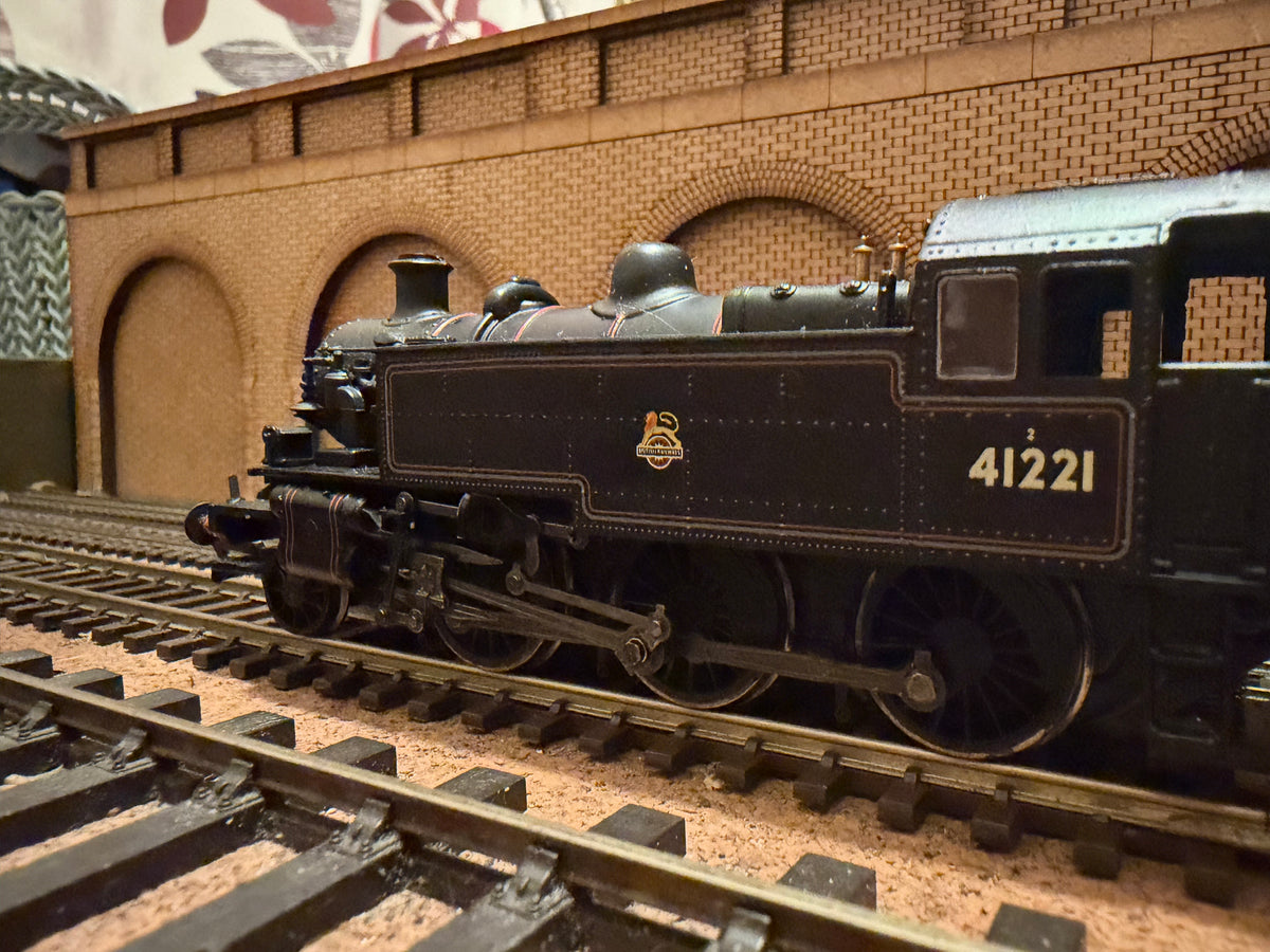 Bachmann 31-450 (OO) British Railways [LMS] ‘Ivatt’ 2MT ‘Micky Mouse’ No.41221 in lined British Railways Black With Push Pull Equipment. (Shed Code 11B, Barrow In Furness Depot)