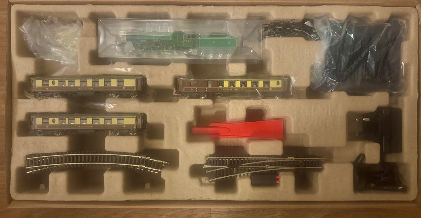 Hornby TT1001AM (TT120) The Scotsman, Starter Set. DCC Ready 