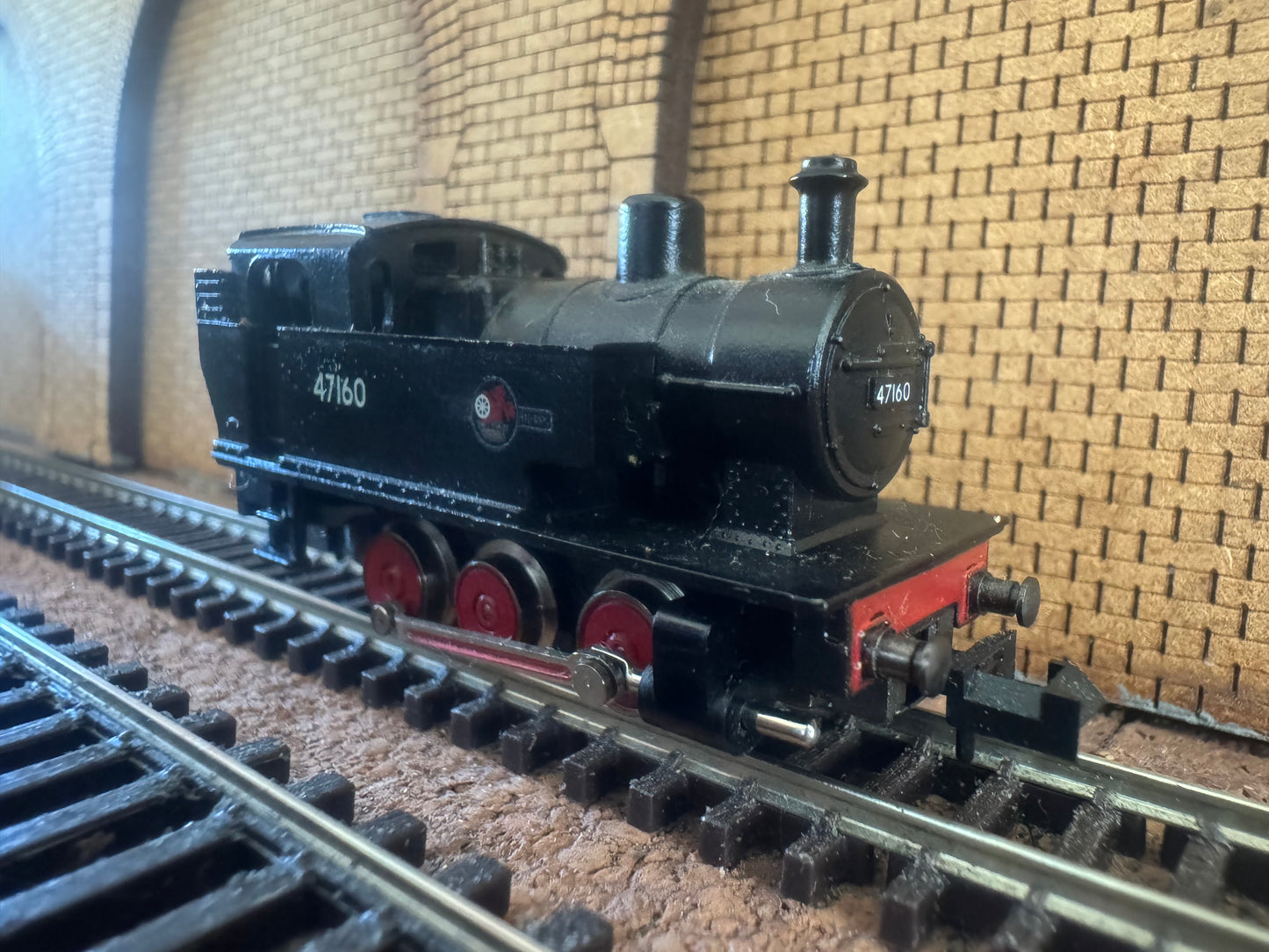 Minitrix 12052Mini (N Gauge) Ex LMS ‘Fowler’ 2F Dock Tank No.47160 in British Railways Black. 