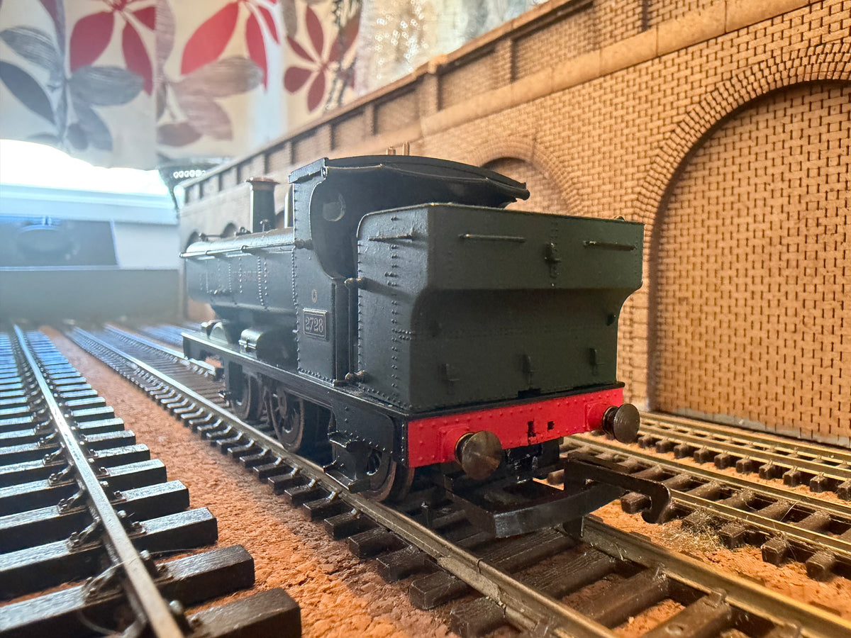 Hornby R2534A (OO) Great Western Railway 2721 Pannier Tank No.2748 in GWR unlined Brunswick Green. 