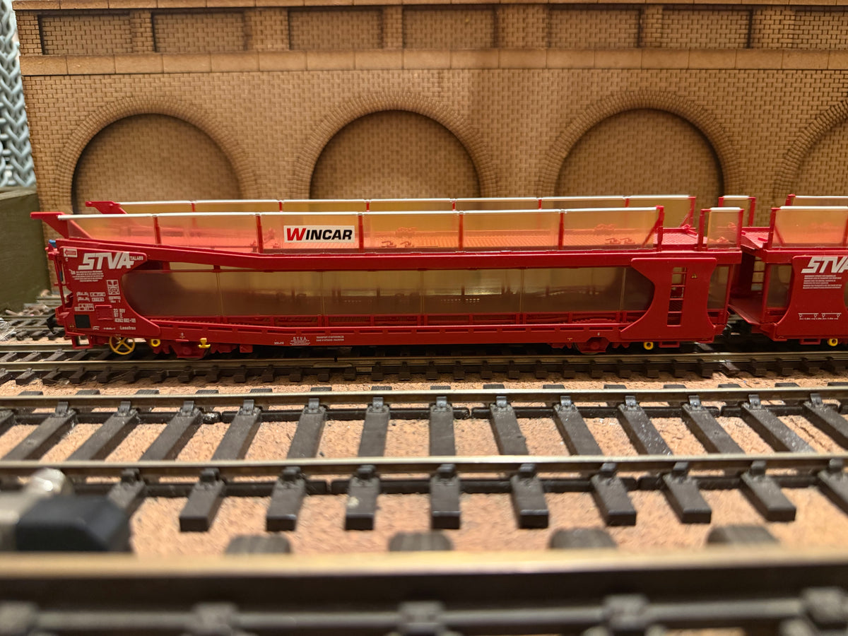 Bachmann 38-250 (OO) Ex British Rail, IPA Twin set, Double Deck Car Transporter Wagons in STVA Red 