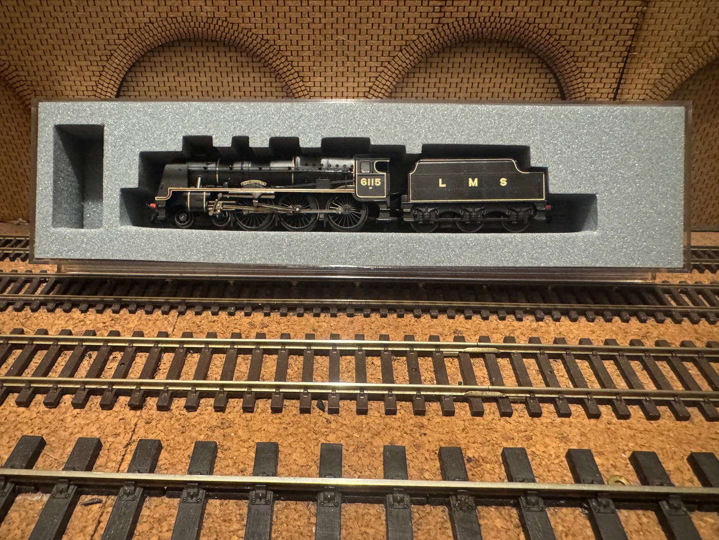 Graham Farish 372-577 (N Gauge) London Midland & Scottish Railway, 6P ‘Rebuilt Royal Scot’ No.6115 “Scots Guardsman” in Post War LMS Lined Black. (Shed Code 5A, Crewe North Shed) DCC Ready