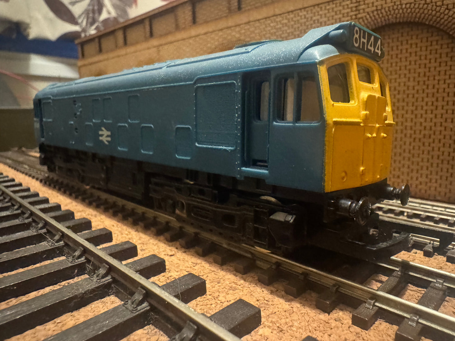 Hornby R068 (OO) British Railways Class 25/2 No.25247 in British Rail Blue. DCC Fitted