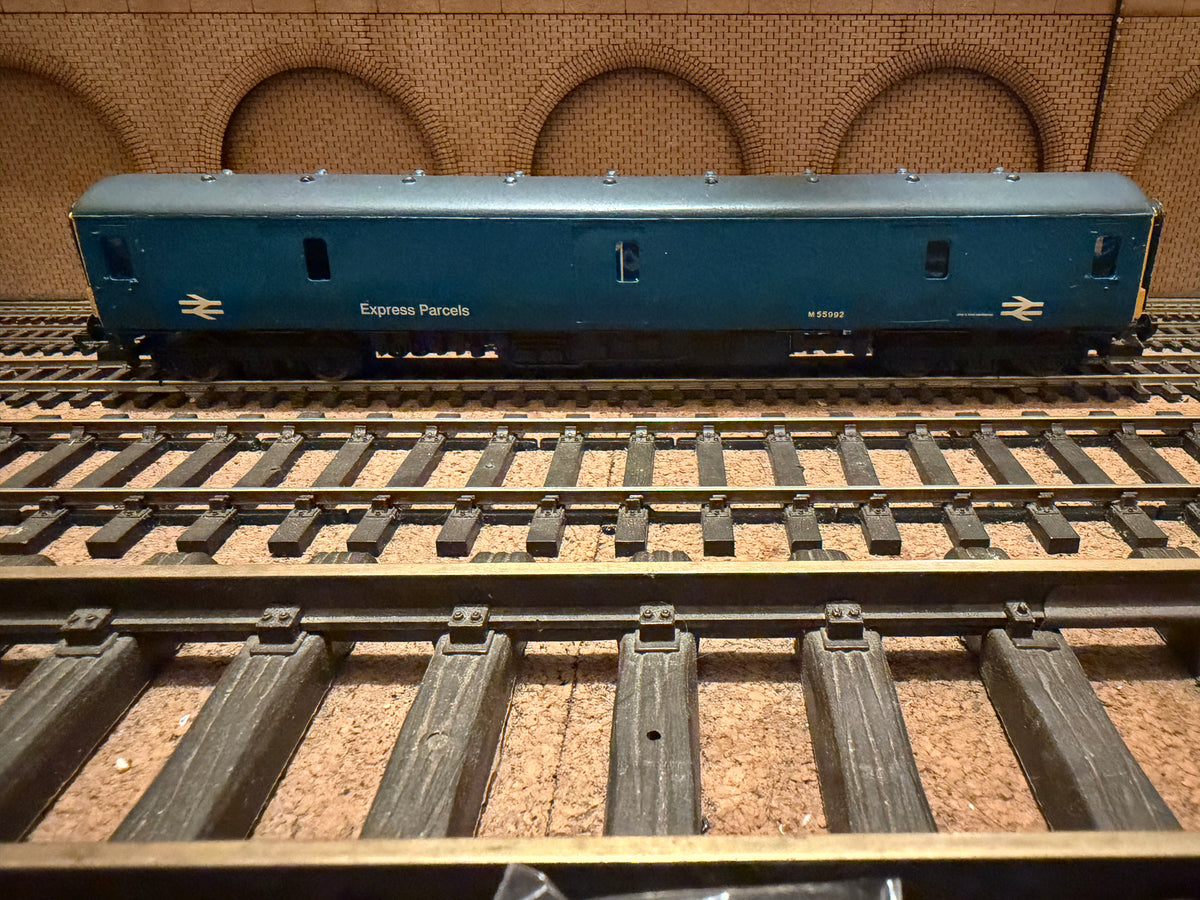 Lima / Unknown L204623 (OO) British Railways, Gloucester Railway Carriage and Wagon Company Parcels Unit [Class 128] No.M55992 in pre TOPS British Rail Blue. Unfinished Project 