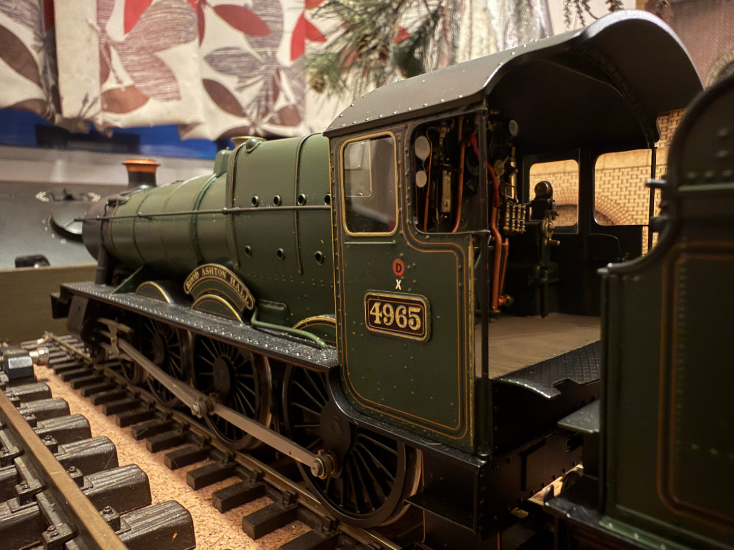 Tower Models (O) Great Western Railway 49xx ‘Hall Class’ No.4965 “Rood Ashton Hall” in Lined Great Western Railway Livery. 
