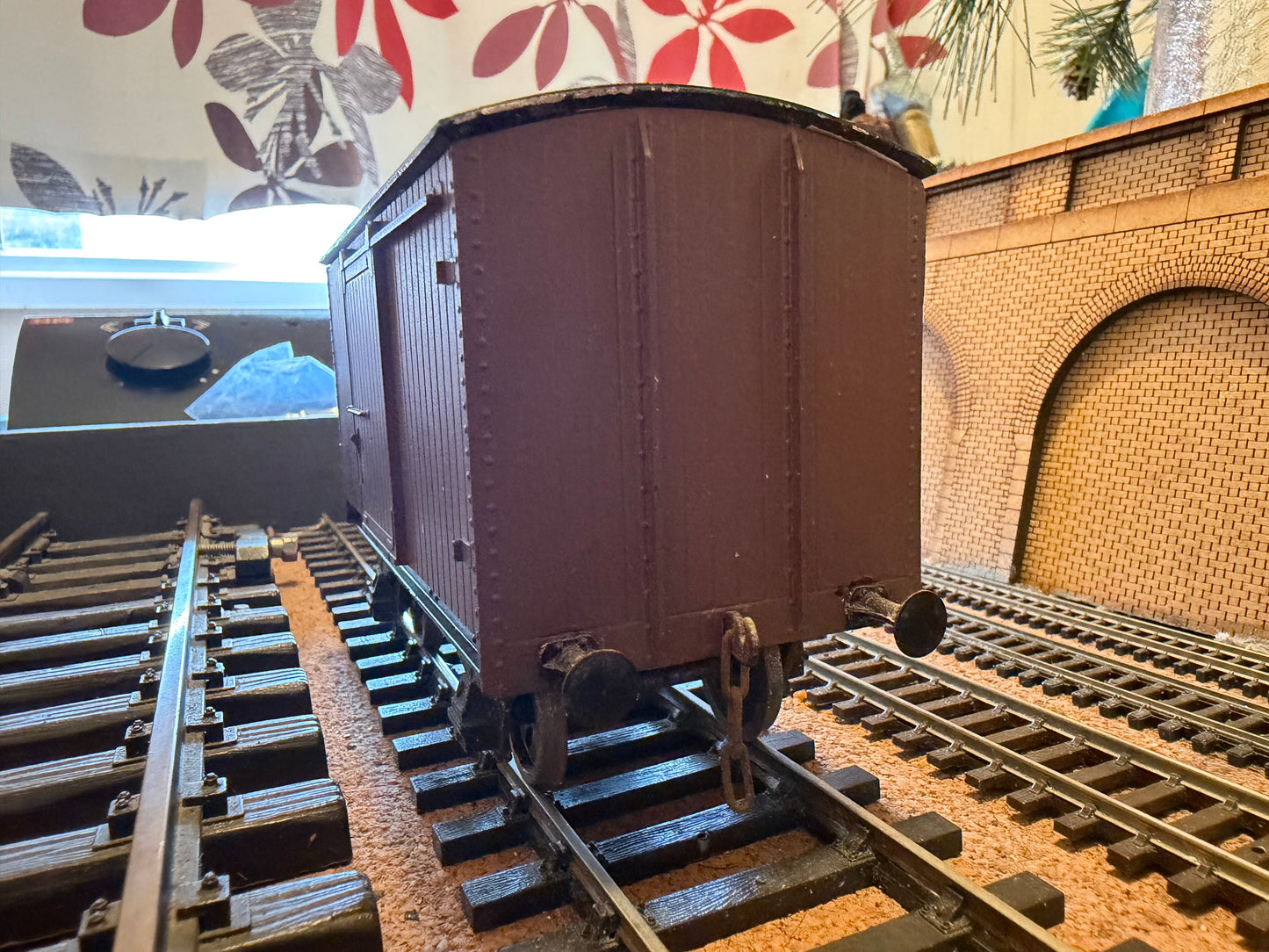 Leeds Model Company (O Gauge) North Eastern Railway 12T Van No.562553 