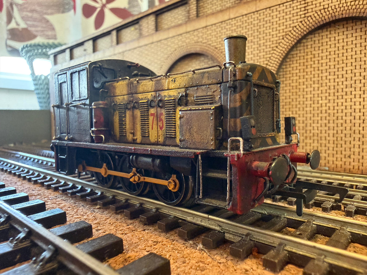 Bachmann 31-362B (OO) Ex British Railways 03 Diesel Mechanical Shunter No.75 in extremely heavily weathered Corus livery. DCC Ready 