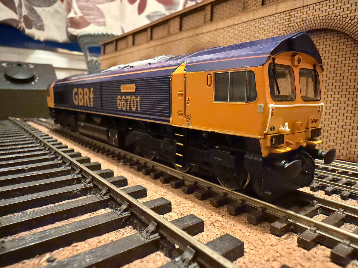 Bachmann 32-727 (OO) General Motors / GBRf, Class 66 No.66701 “Whitemoor” in GBRf Blue & Yellow. DCC Ready