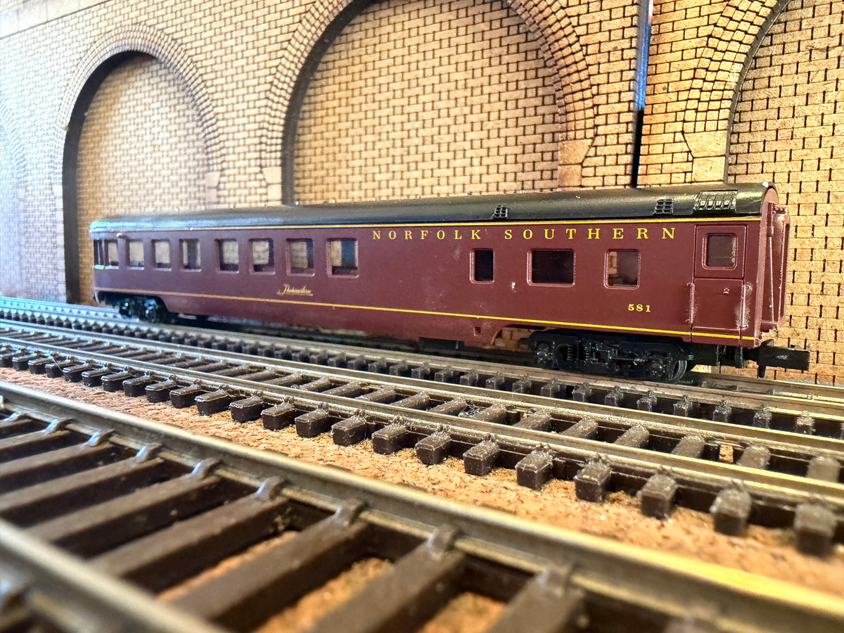 Con-Cor #0001-04042A (N Scale) Norfolk Southern, 85ft Observation Car No.581 in NS Maroon 