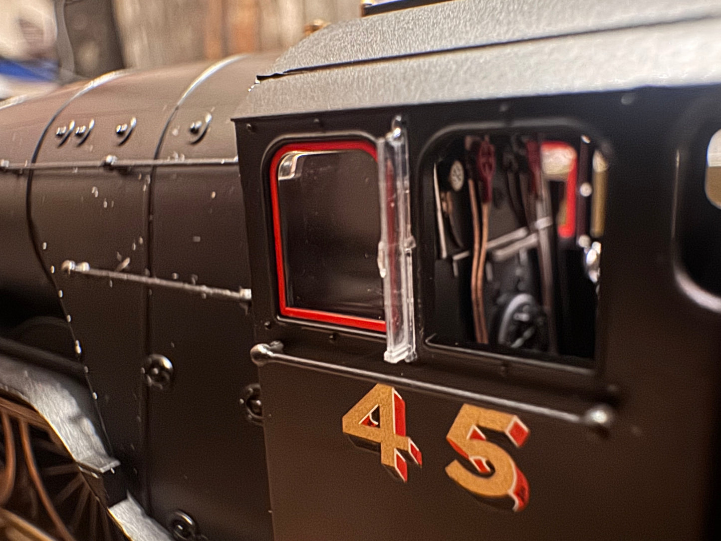 Hornby R30087 (OO) London North Eastern Railway A3 No.45 “Lemberg” in Post War LNER unlined black with Great Northern Railway Tender DCC Ready.