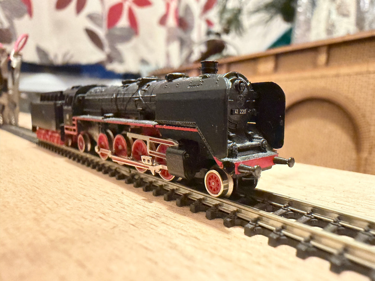 Marklin 8827 (Z) DB Class BR 41 No.41 220 in DB Black 