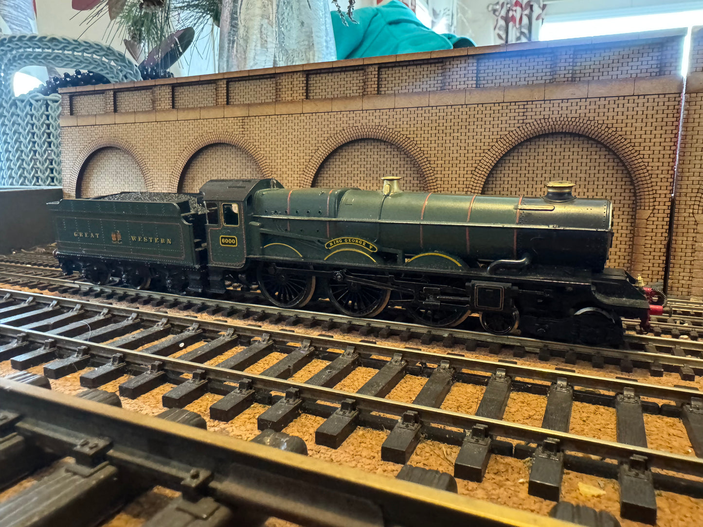 Lima L205103a (OO) Great Western Railway 60xx ‘King’ No.6000 “King George V” in GWR Lined Green and Bell. 