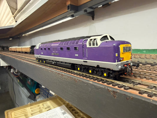 Lima L204953 (OO) Ex British Railways Class 55 ‘Deltic’ No.9016 “Gordon Highlander” in Porterbrook Leasing livery 